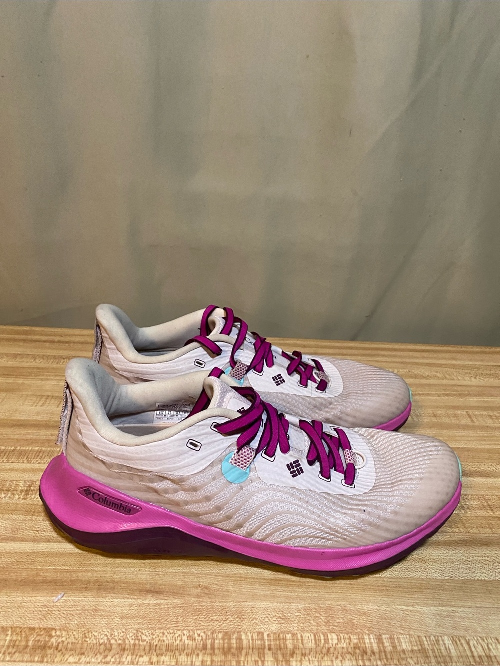 Columbia Escape Ascent Trail Hiking shoes Beige/Pink/Teal WMNS 8.5